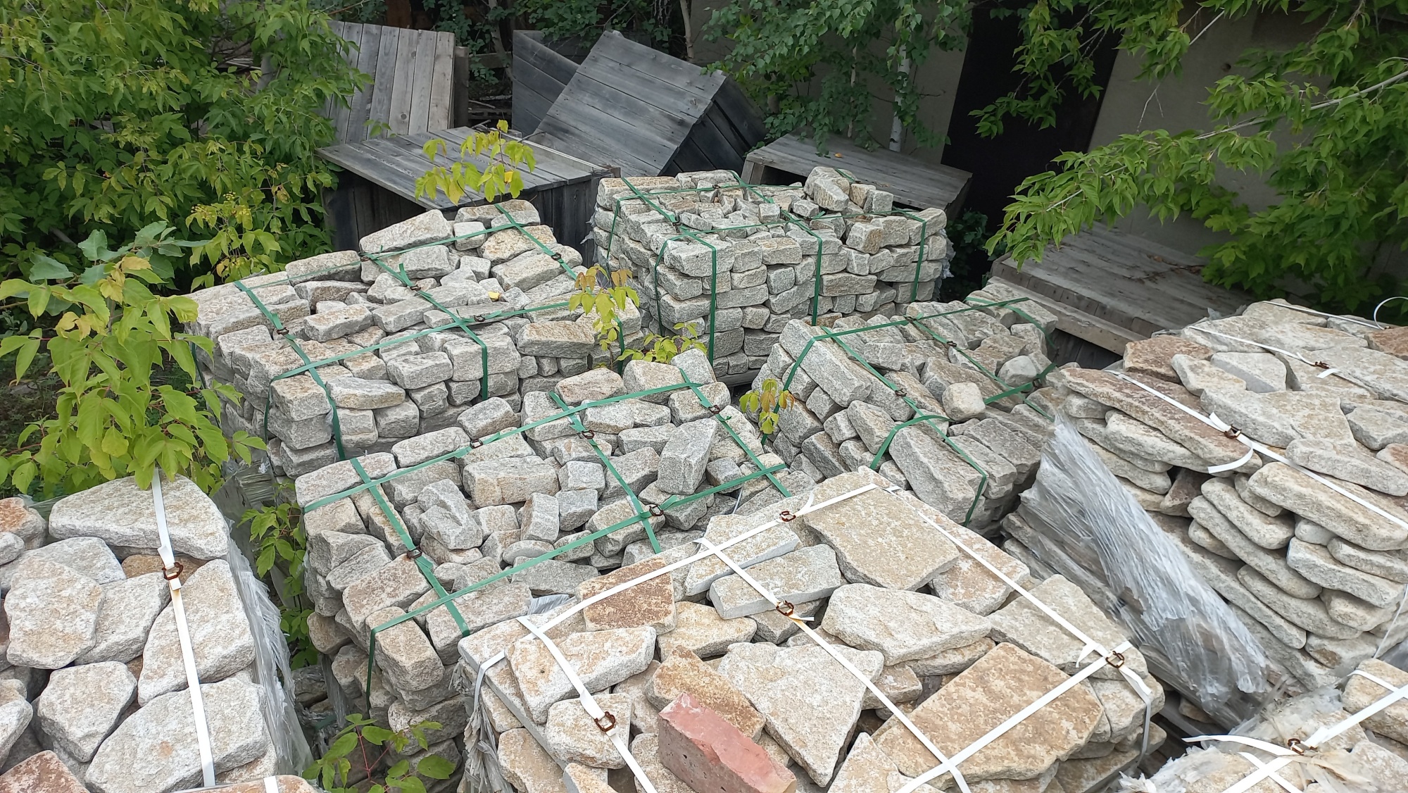 Плитняк галтованный гранитный для ландшафтного дизайна купить в Пензенской области