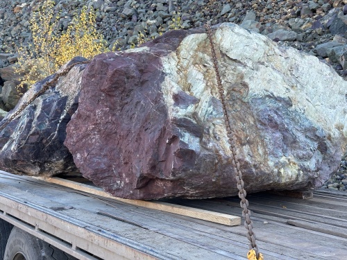 Огромные красно-фиолетовые валуны для ландшафтного дизайна весом более 5 тонн купить в Пензенской области