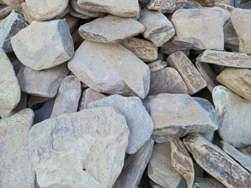 Златолит жёлтый, жёлто-зелёный глыбки и валуны для ланшафтного дизайна купить в Пензенской области