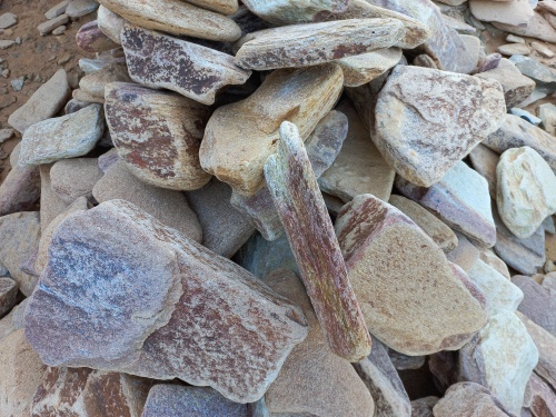 Златолит жёлтый, жёлто-зелёный глыбки и валуны для ланшафтного дизайна купить в Пензенской области