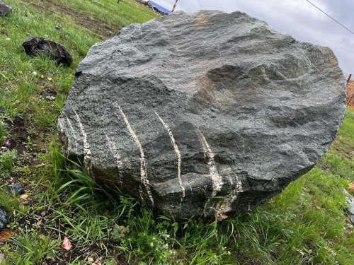 Гигантские зелёные валуны для ландшафтного дизайна весом более 5 тонн купить в Пензенской области