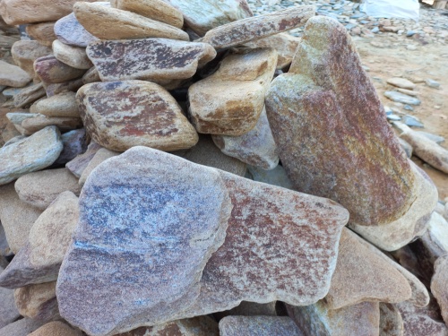 Златолит жёлтый, жёлто-зелёный глыбки и валуны для ланшафтного дизайна купить в Пензенской области