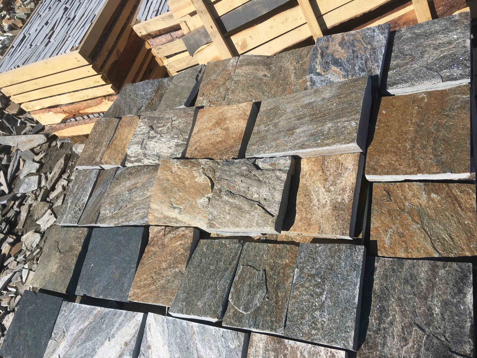 Плитка пилёная златолит Уральский для цоколя, отмостки купить в Пензенской области