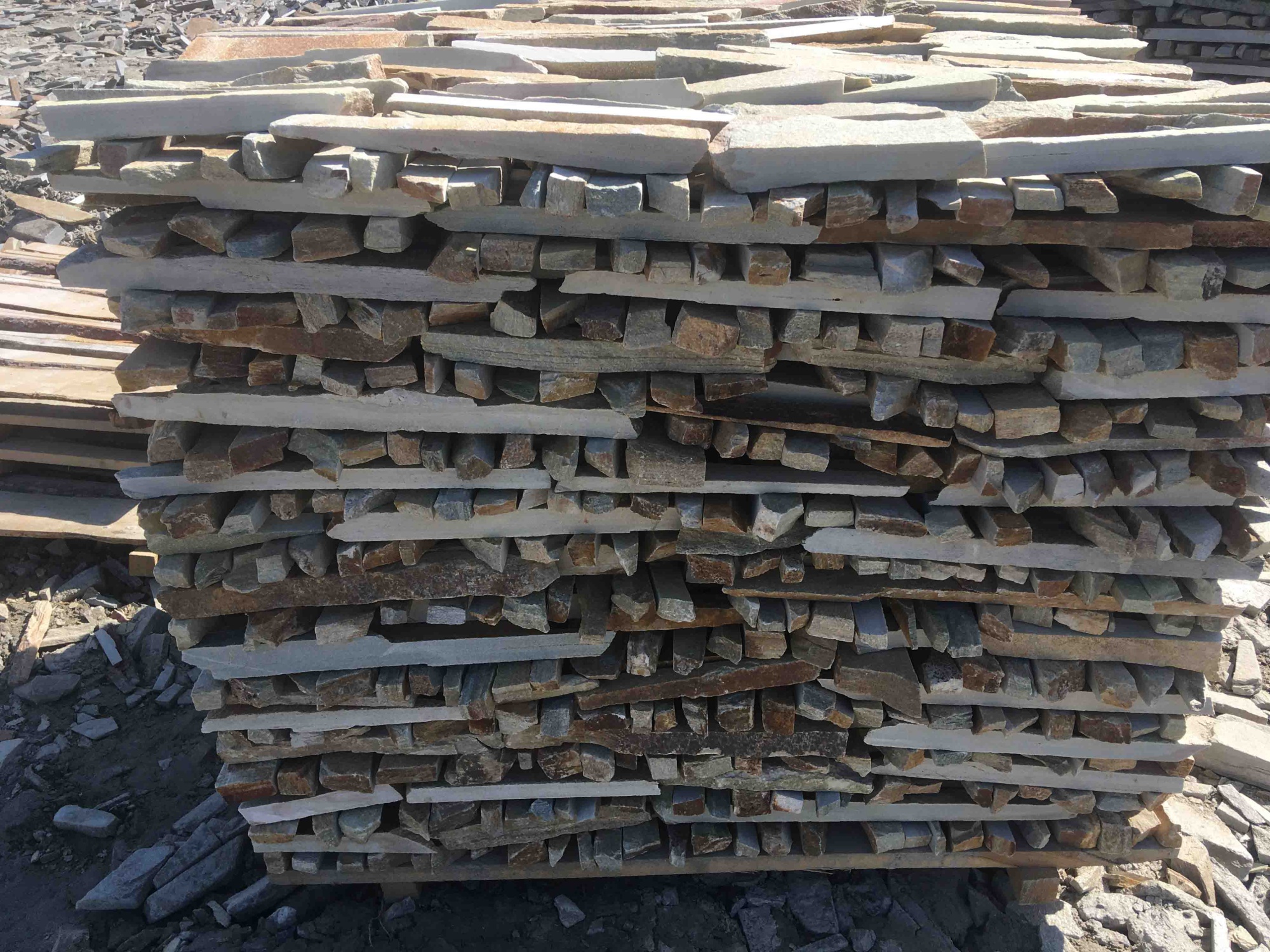 Горбушка златолит золотистый для облицовки купить в Пензенской области