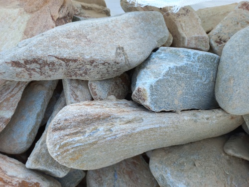 Златолит жёлтый, жёлто-зелёный глыбки и валуны для ланшафтного дизайна купить в Пензенской области