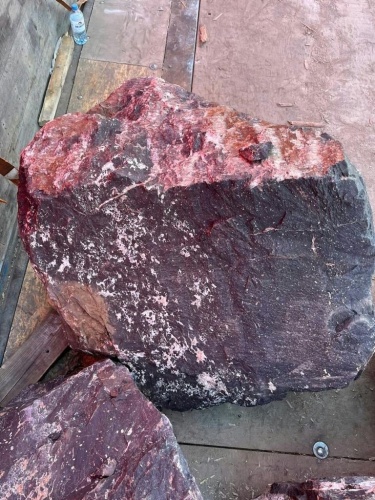 Камни для ландшафтного дизайна красно-фиолетовые 10-60 килограмм купить в Пензенской области