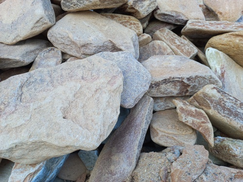 Златолит жёлтый, жёлто-зелёный глыбки и валуны для ланшафтного дизайна купить в Пензенской области