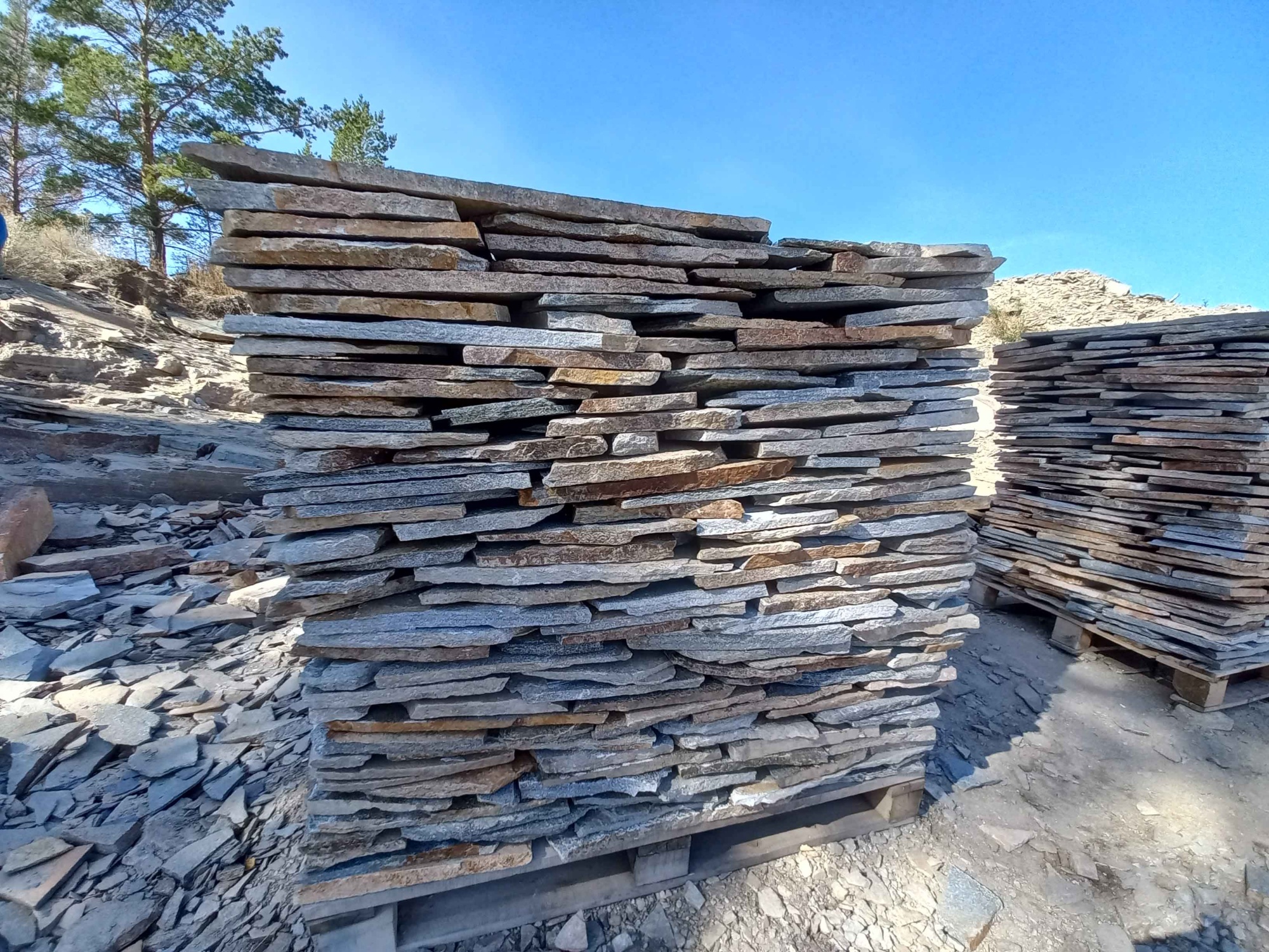 Плитняк златолит серебристый для фасада купить в Пензенской области