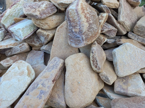 Златолит жёлтый, жёлто-зелёный глыбки и валуны для ланшафтного дизайна купить в Пензенской области