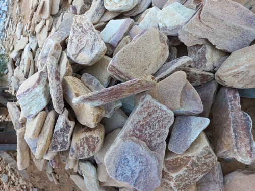 Златолит жёлтый, жёлто-зелёный глыбки и валуны для ланшафтного дизайна купить в Пензенской области